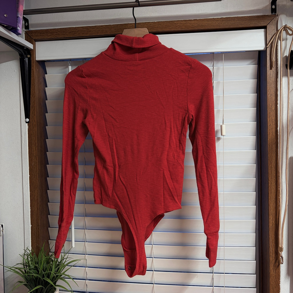 Women's Aerie Red Ribbed Turtleneck Bodysuit Size Small Soft and Stretchy - Picture 2 of 4